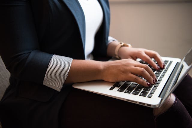 Best Niches for Blogging to Earn Money in 2025: Top Picks, Secret Strategies & AI Tools