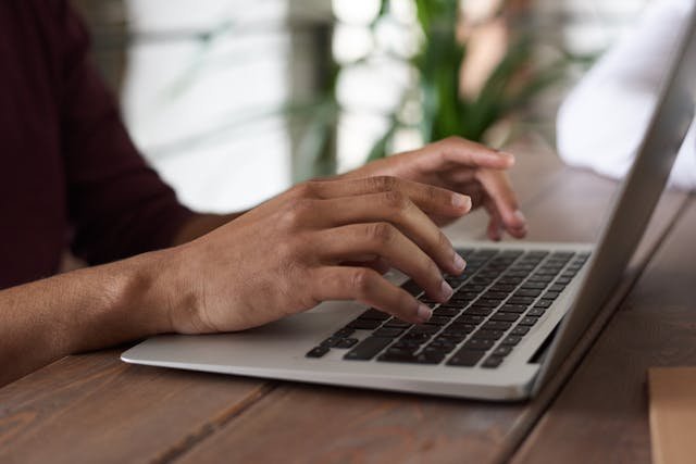 Top Freelance Writing Jobs That Pay Well in 2025