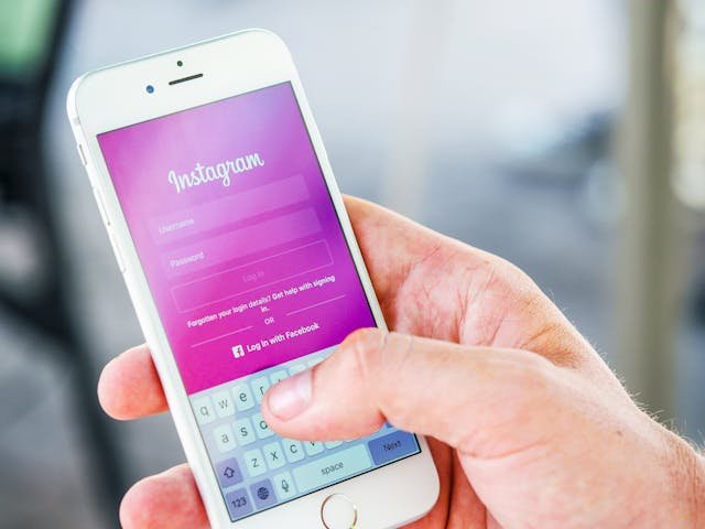 The Rise of Faceless Instagram Accounts and How They Earn Money